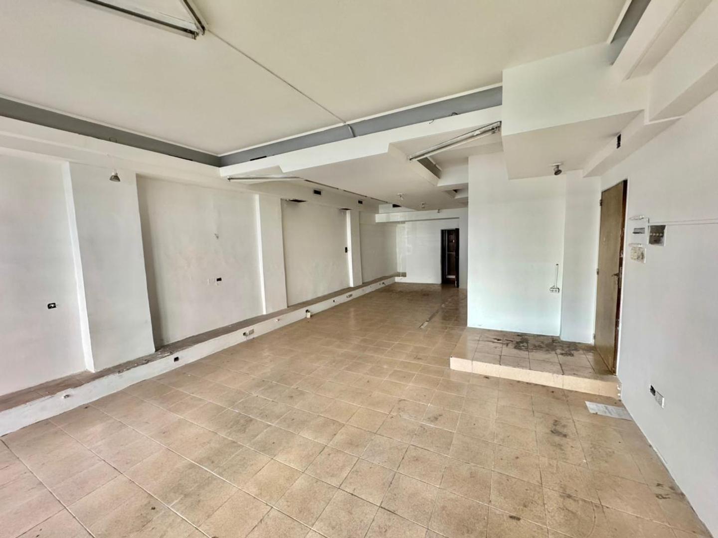 Local en Alquiler 50 años