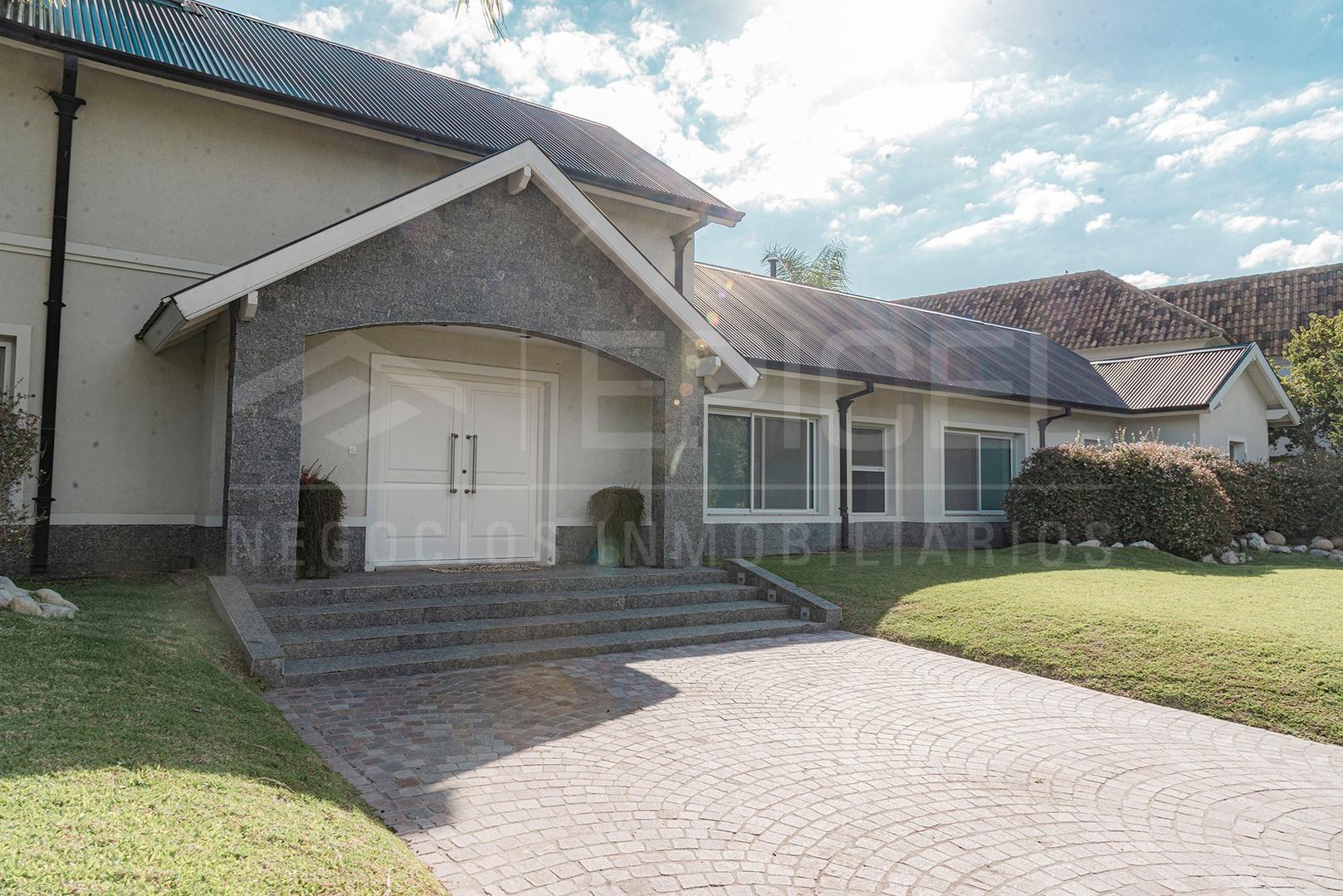 Casa 4 ambientes con 3 baños