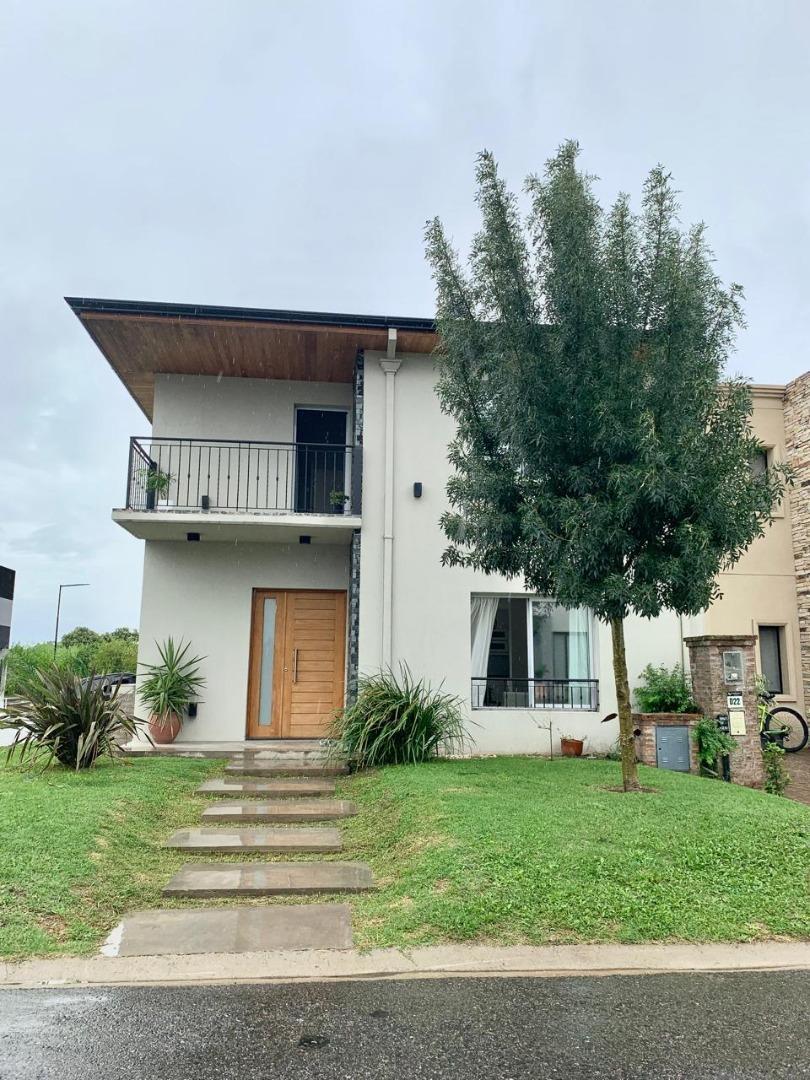 Casa en barrio cerrado