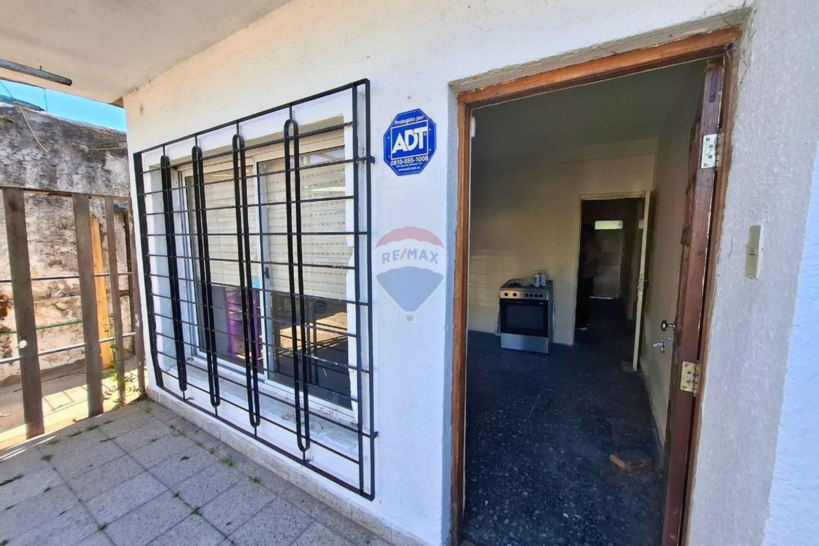 Casa 3 ambientes con 1 baño