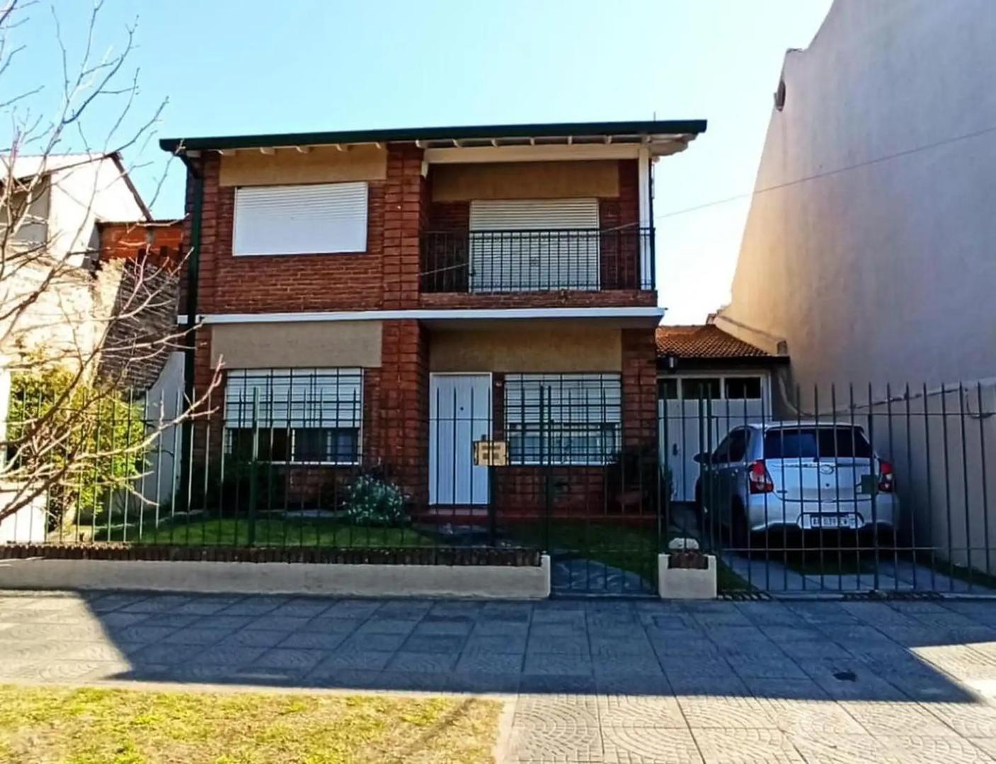 venta Casa 5 ambientes con garage y quincho, lote 500 m2, ac