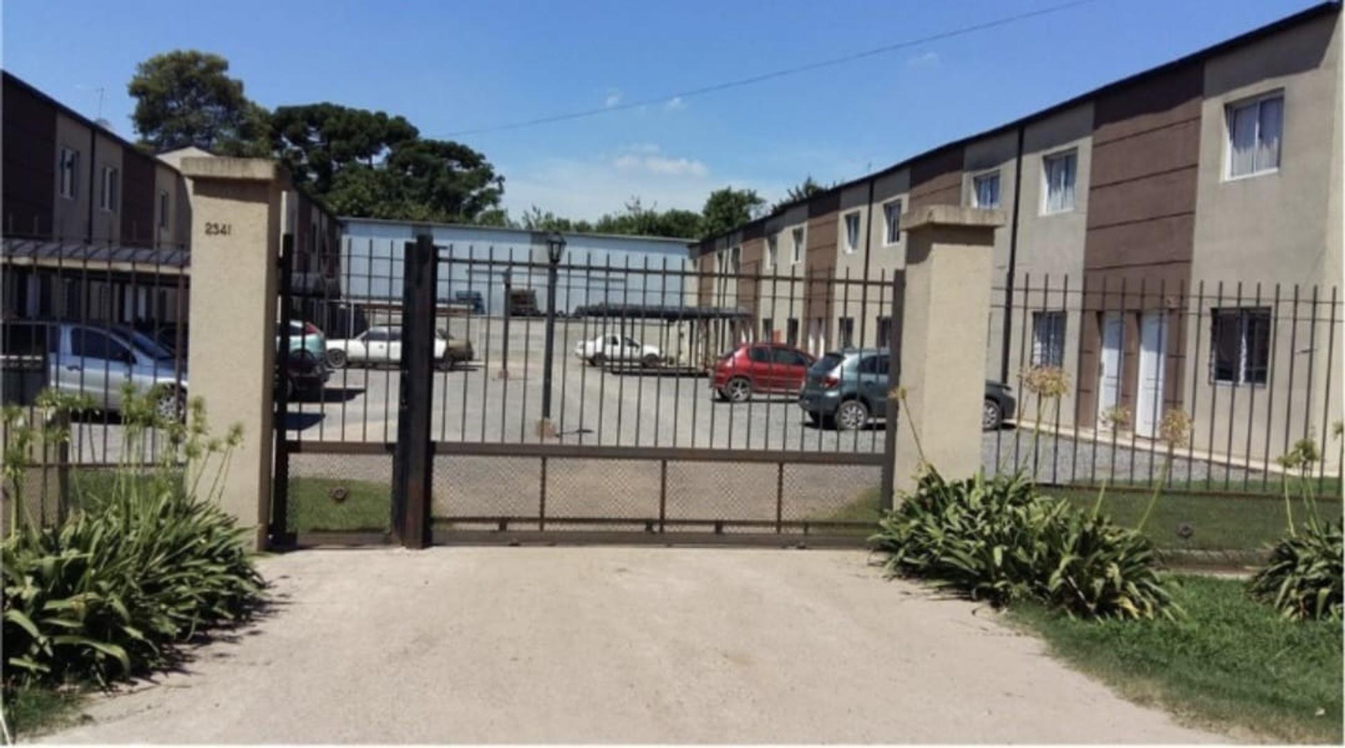 Venta Duplex con cochera en complejo cerrado Los Jazmines