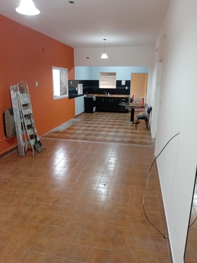 Casa 3 ambientes con 1 baño