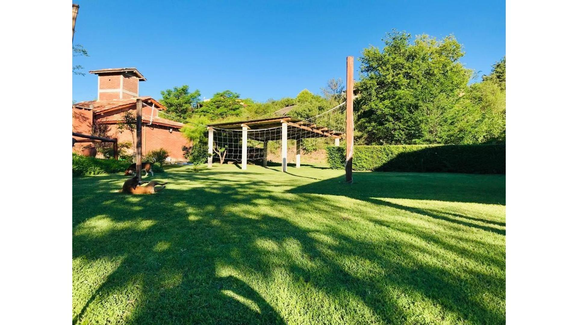 Casa 16 ambientes con 11 baños