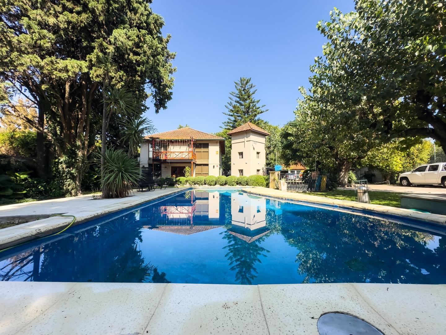 Casa en Venta con 8 cocheras