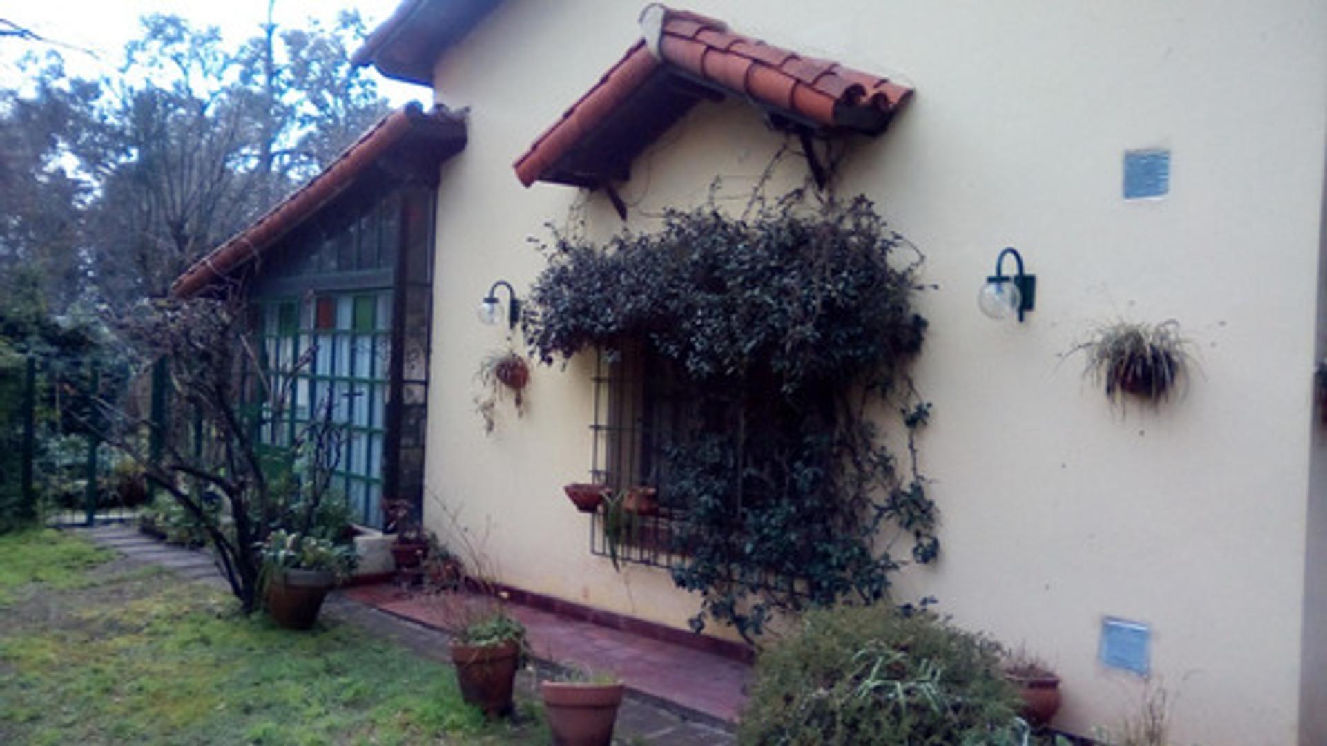 Hermoso Chalet Co Estilo  La Reja dos Lotes de 1000m2