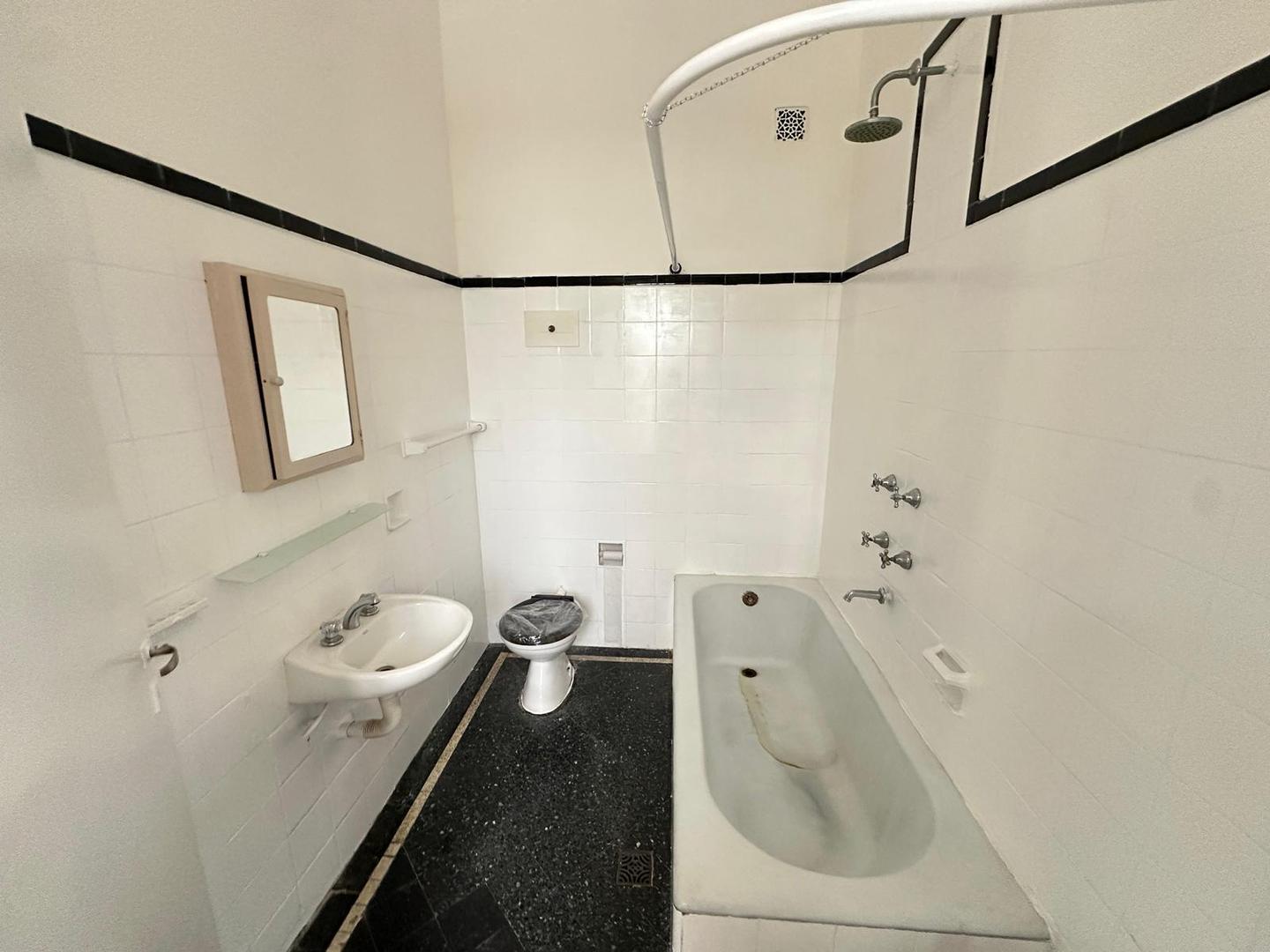 PH con Patio y Terraza en Alquiler en Caballito