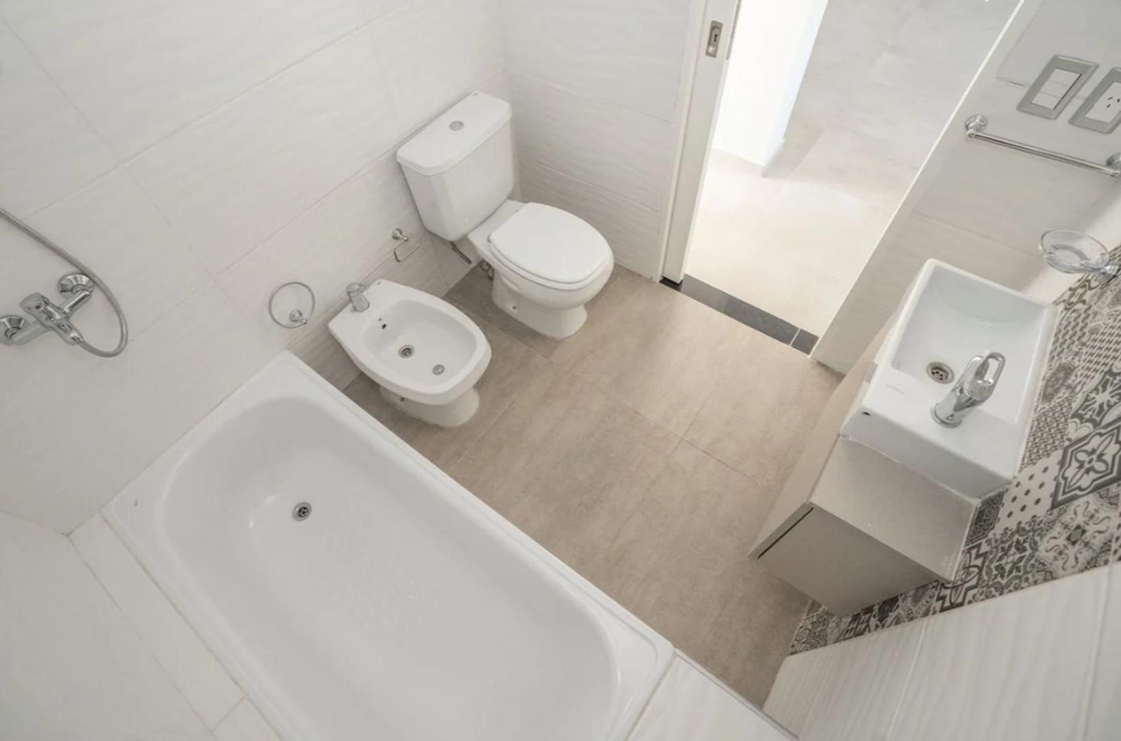 SE VENDE DEPARTAMNETO DE TRES AMBIENTES