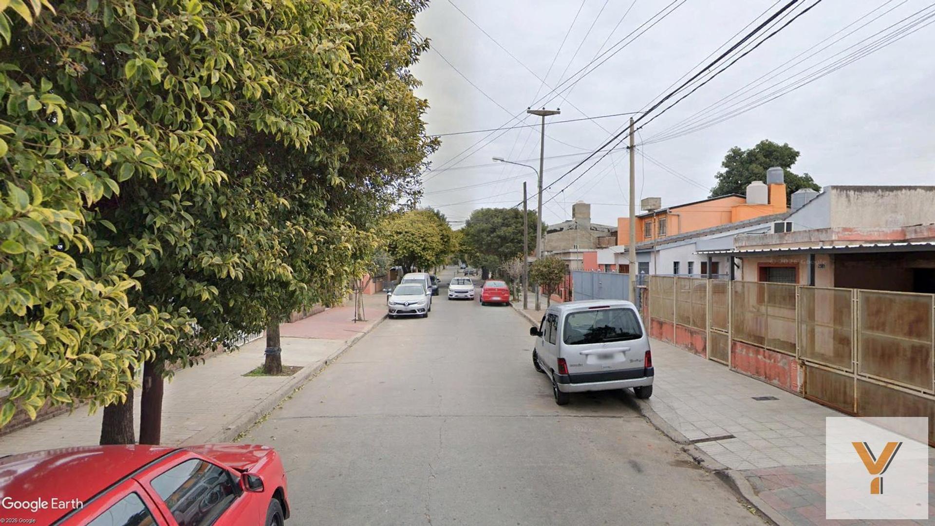 Casa 7 ambientes con 2 baños