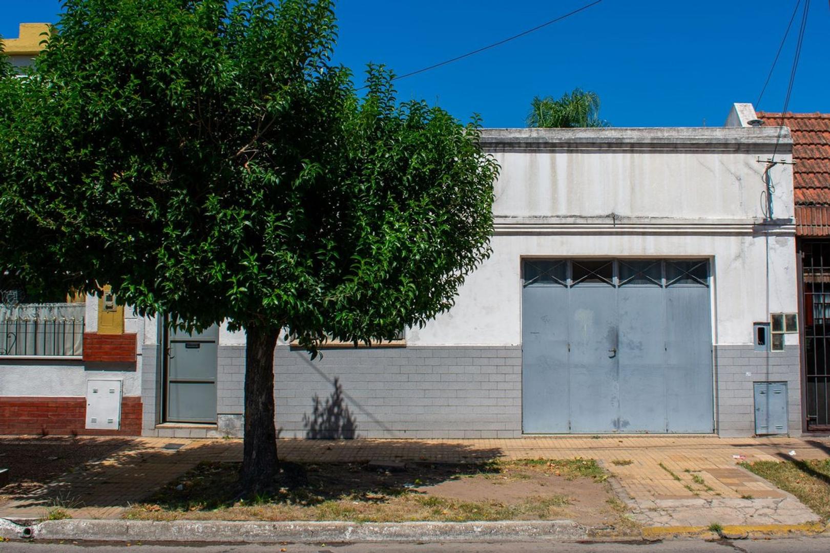 VENTA CASA BERNAL OESTE AMPLIO LOTE QUILMES