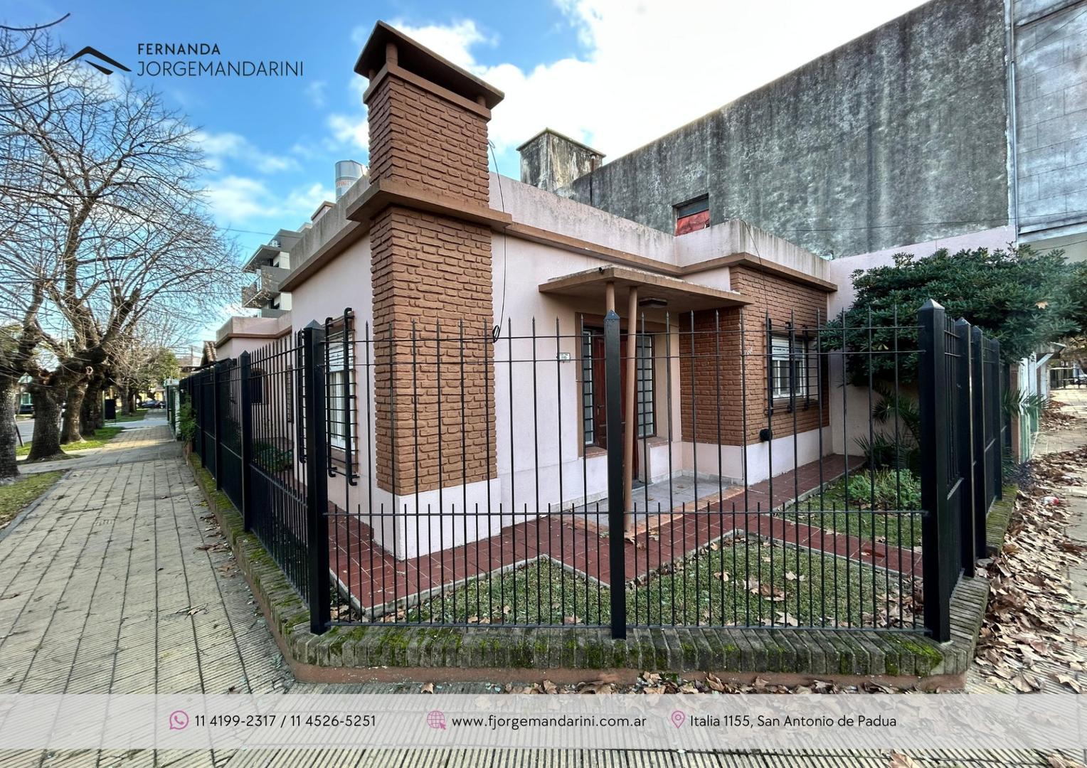 Casa esquina San Antonio de Padua - Ubicación privilegiada