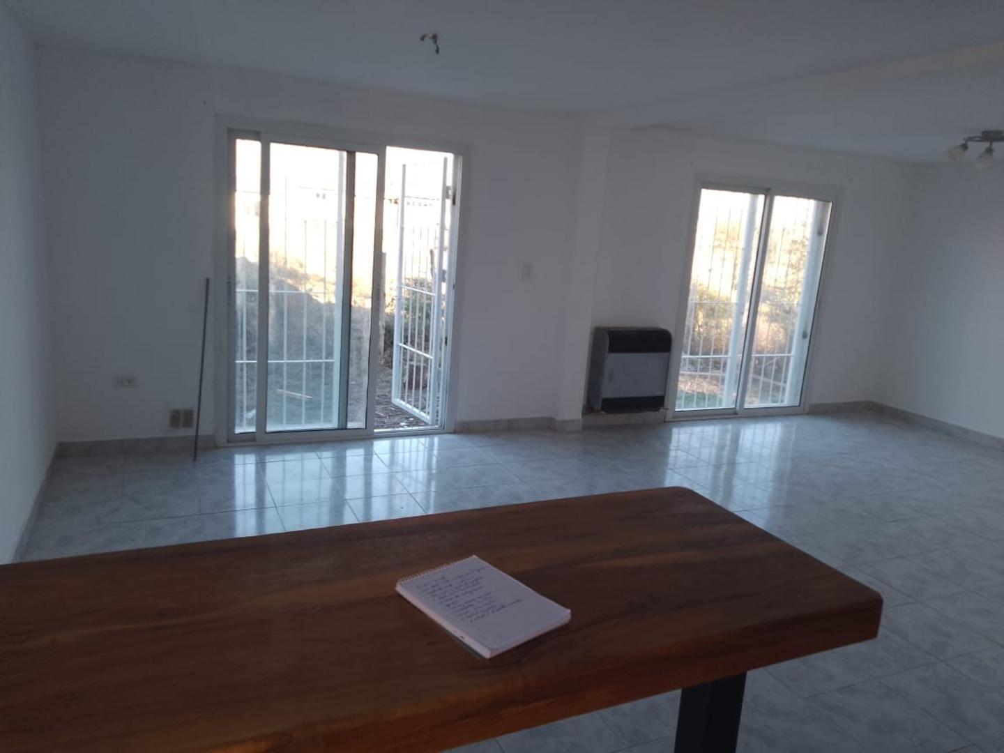 CASA A ESTRENAR 4 HABITACIONES AMPLIAS, EN BARRIO TRANQUILO.