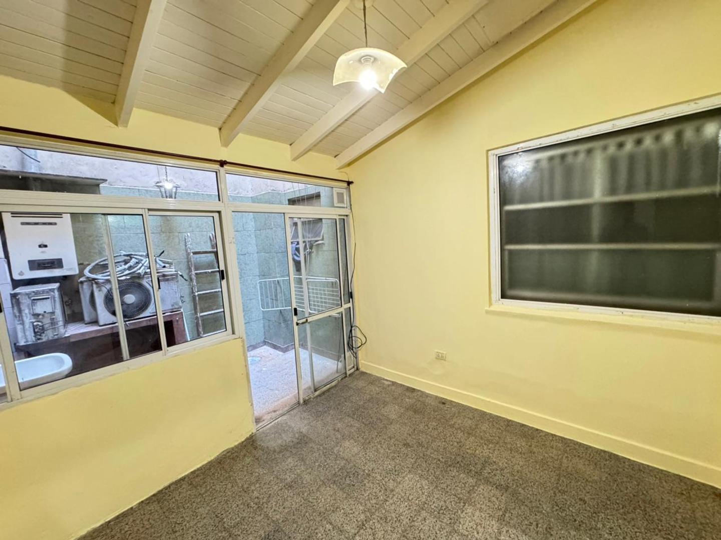 Departamento en venta 3 ambientes balvanera con patio