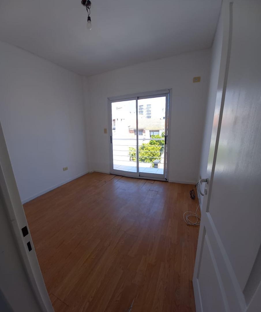 Alquiler de departamento 3 ambientes al frente en Wilde