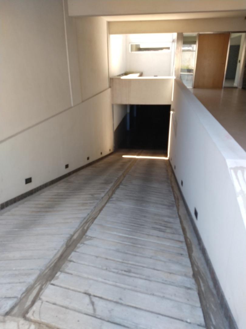 Oficina en Venta con 2 cocheras