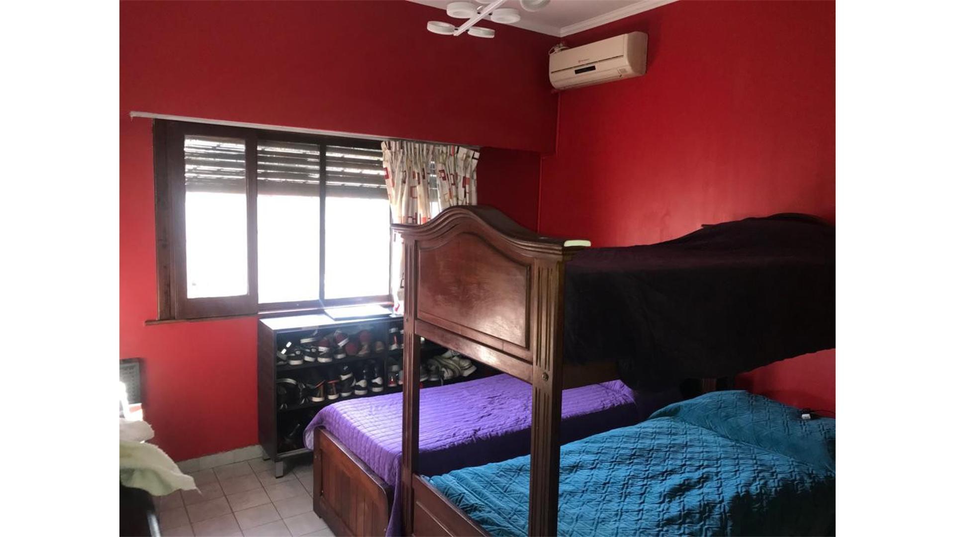 TIPO CASA AL FRENTE ENTRADA INDEPENDIENTE 2 DORMITORIOS y PA