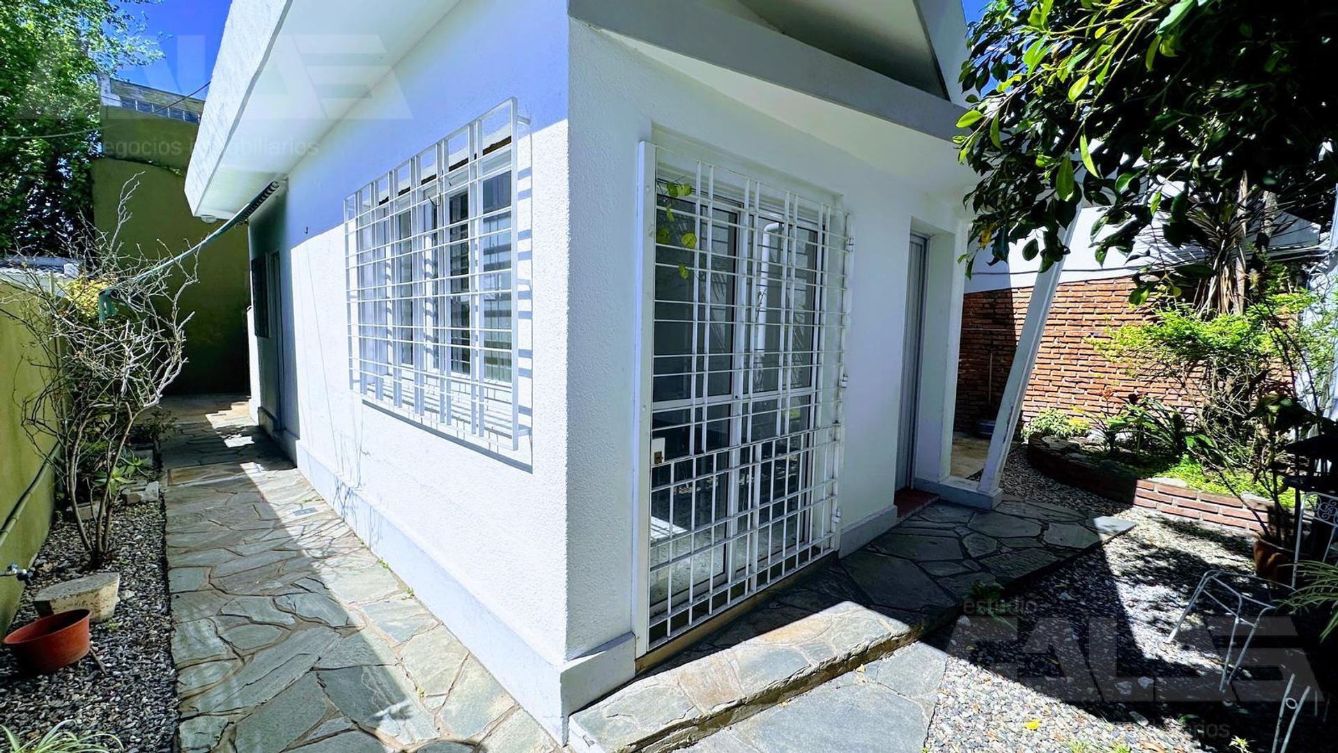 Alquiler PH 3 amb. en Castelar Norte con patio, terraza y lavadero a 5 cuadras de la estación
