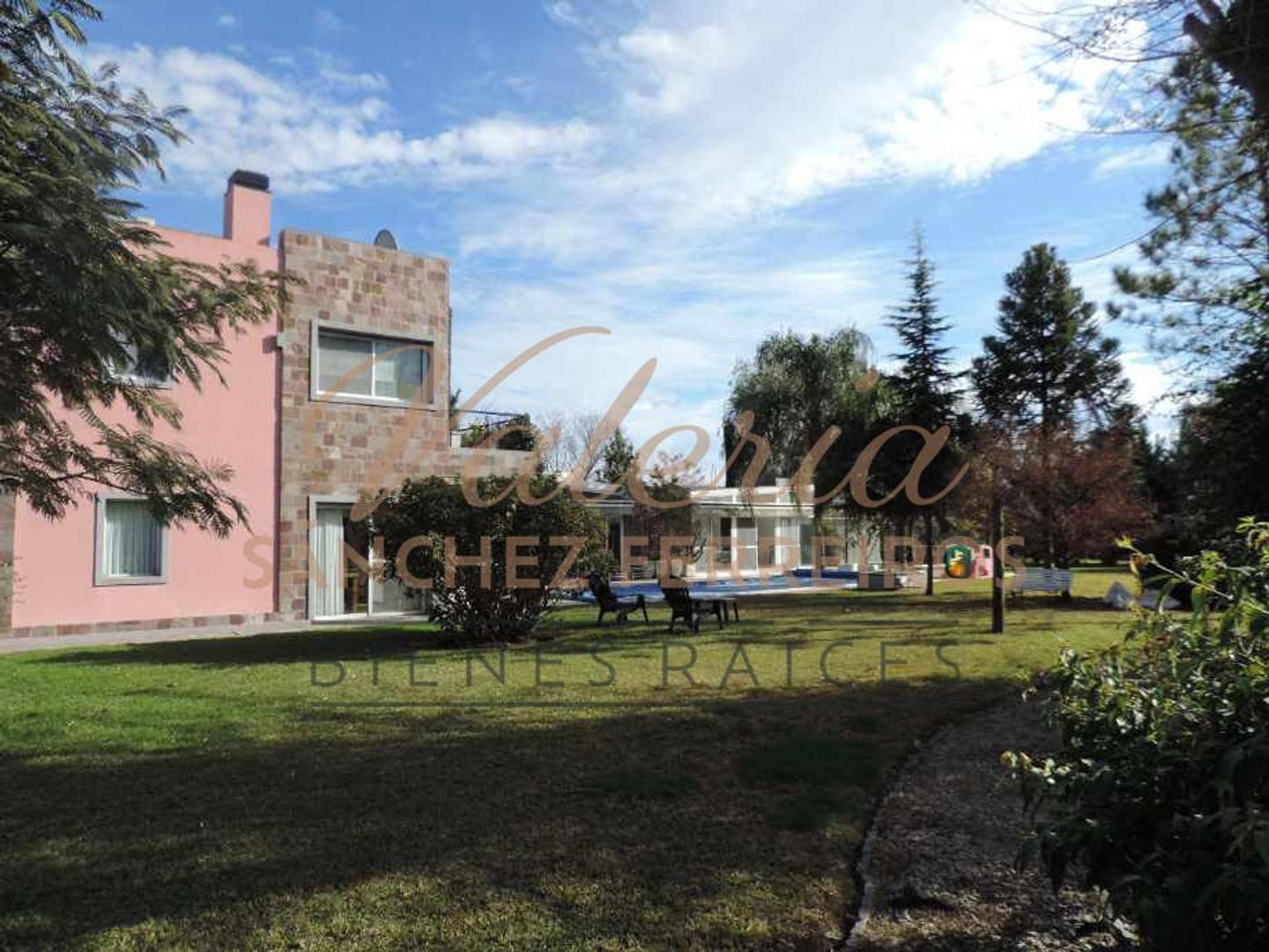 Casa en Venta con 2 cocheras