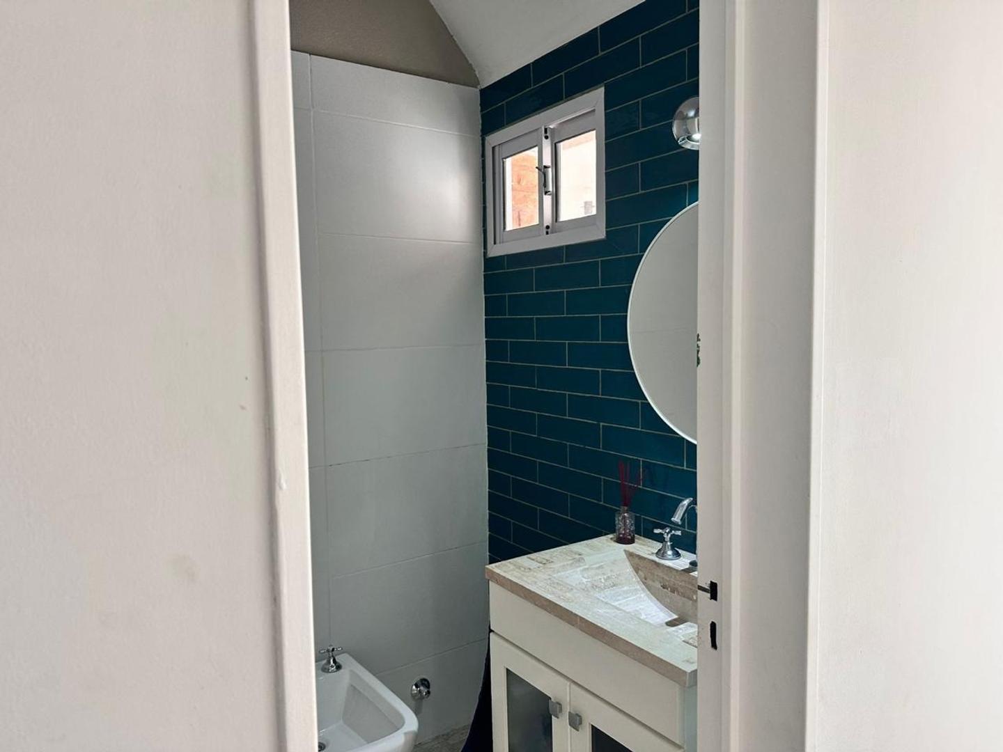 Casa 4 ambientes con 2 baños