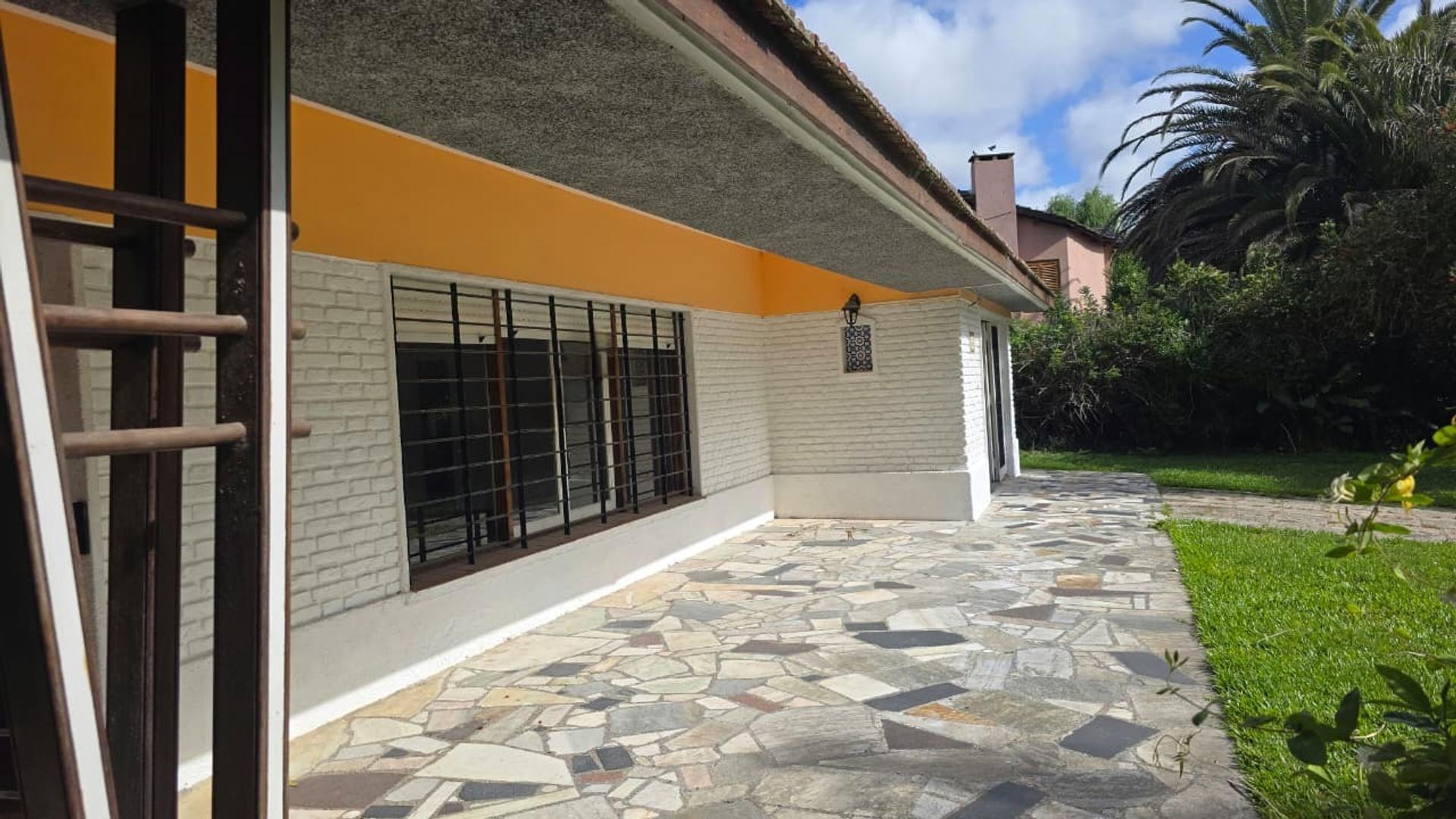 Alquiler  permanente casa 3 amb + dependencia