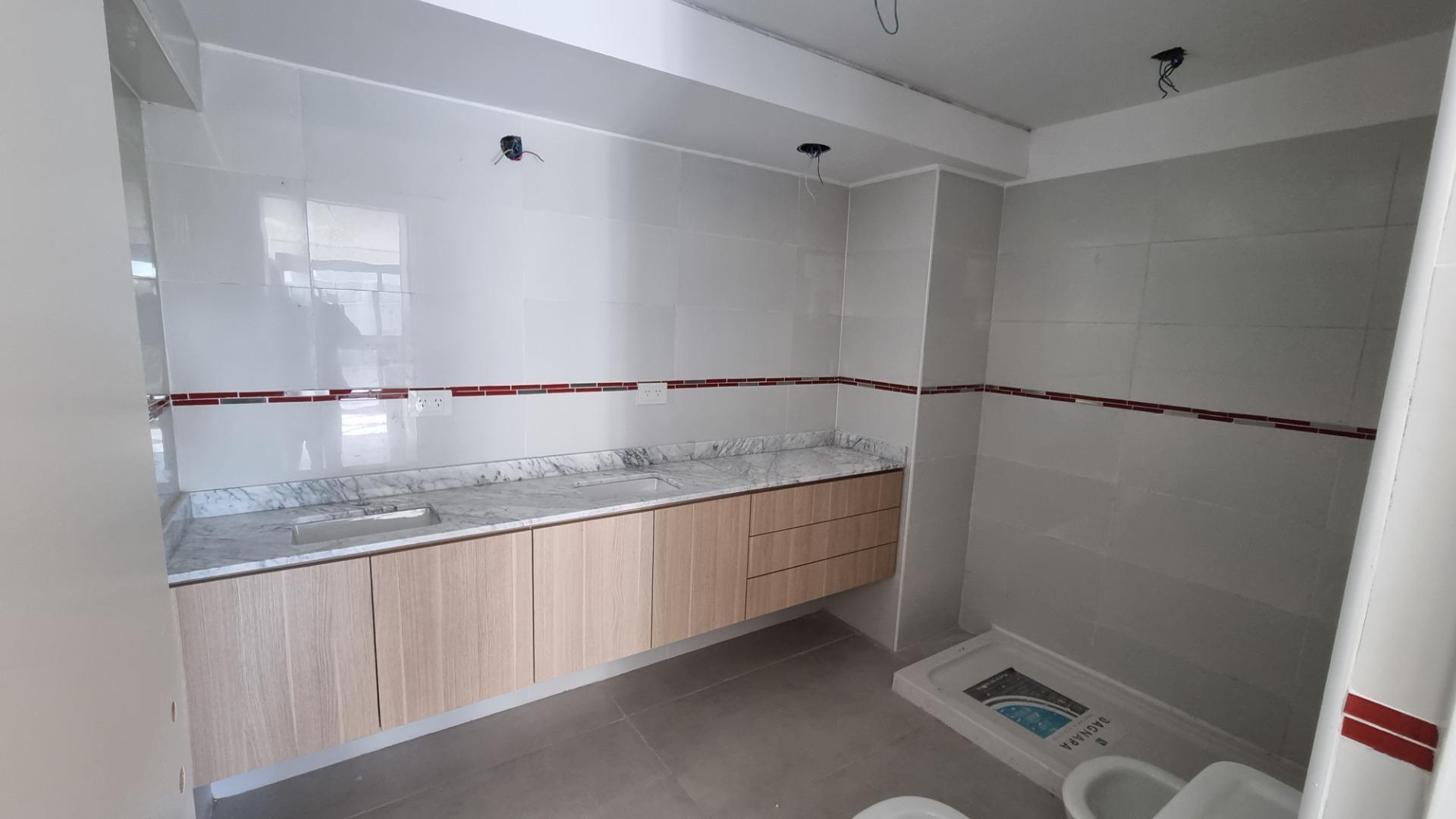 3 AMBIENTES  FRENTE COCHERA CON TZA PROPIA