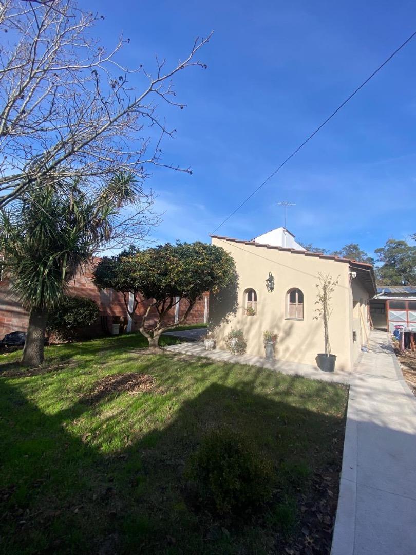 Chalet de 4 ambientes en barrio CAISAMAR