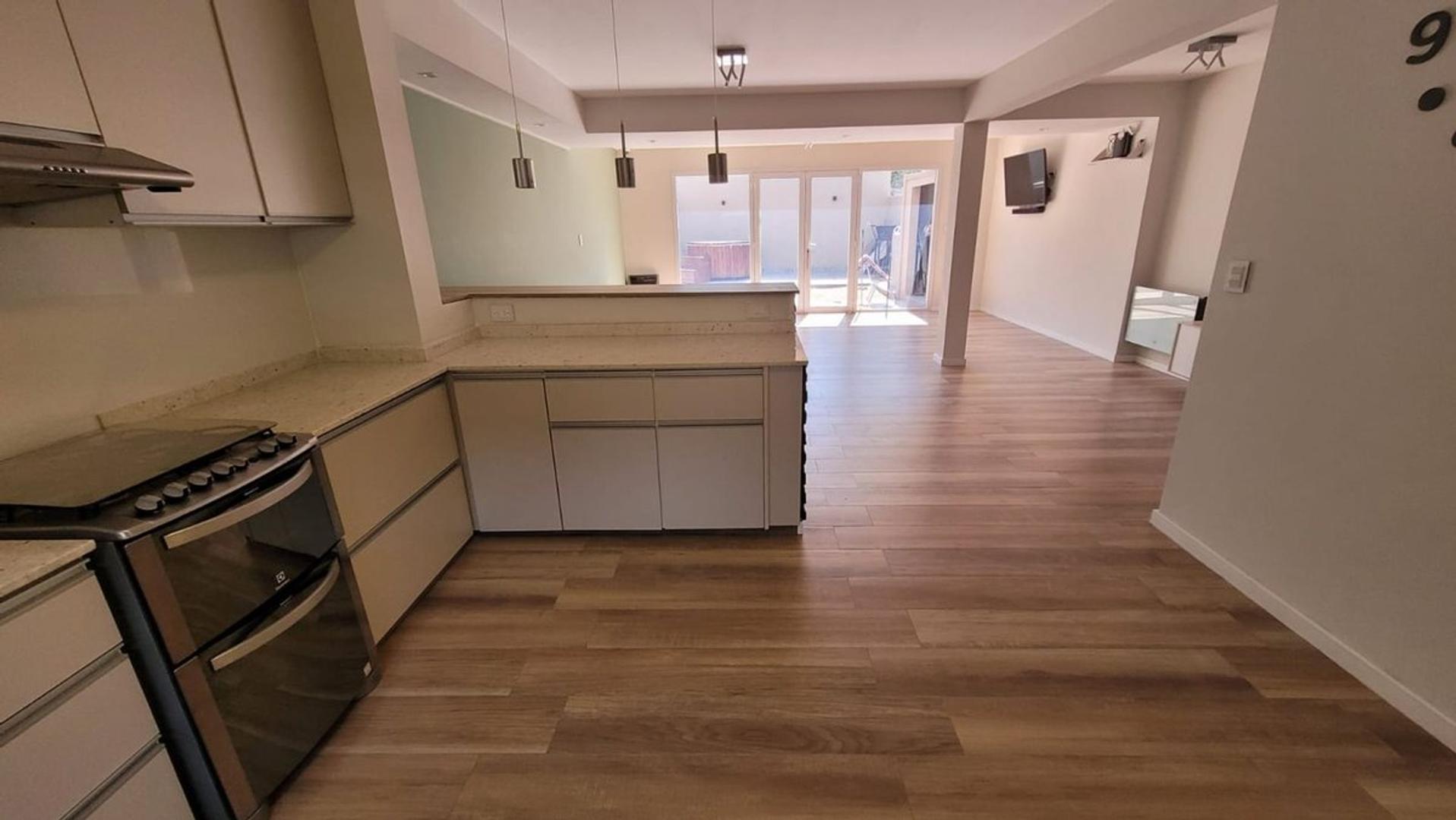 ALQUILER DUPLEX TRES DORMITORIOS ALTOS DEL LIMAY