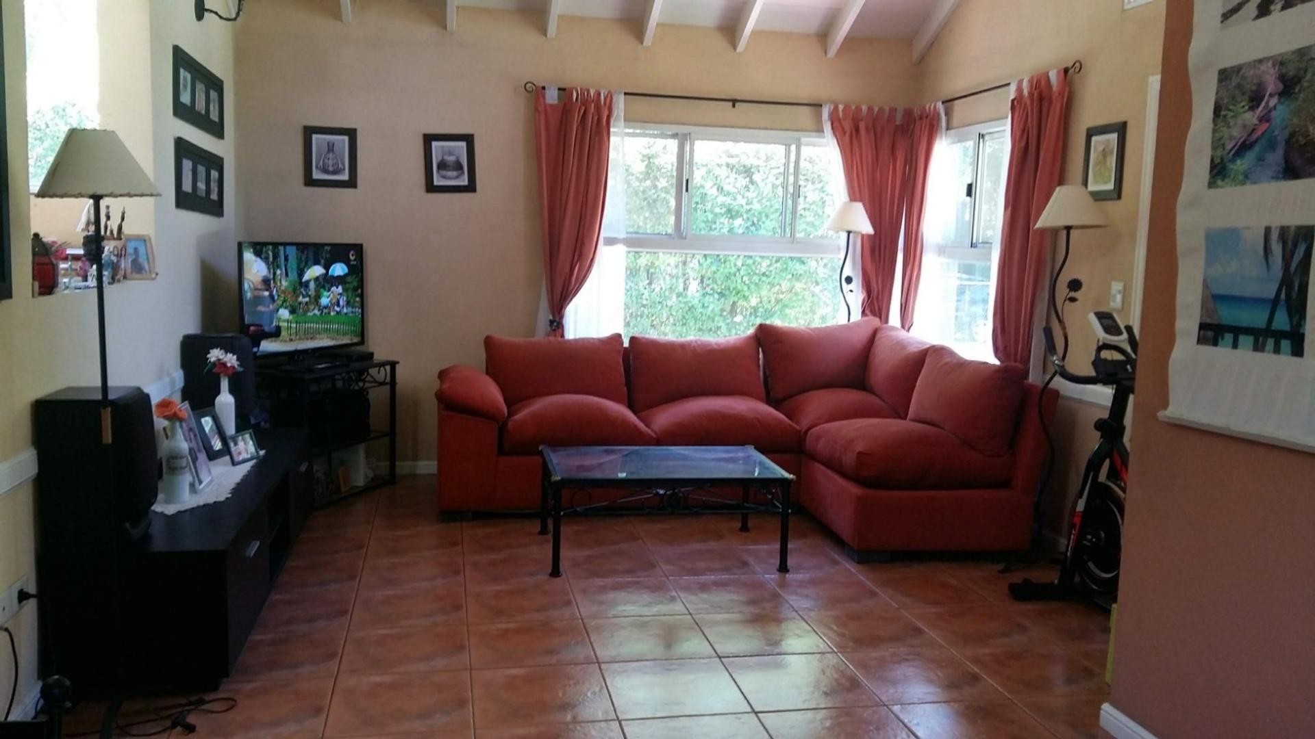 Casa 4 ambientes con 2 baños