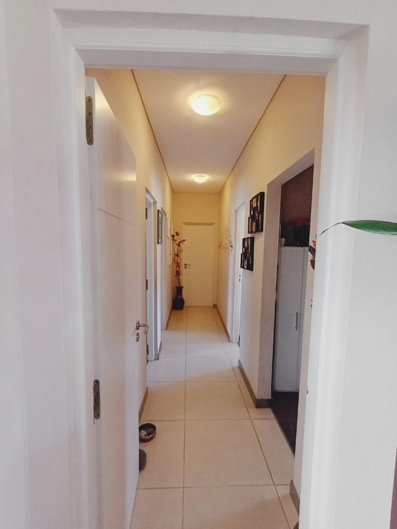 VENTA de casa 5 ambientes  moderna y funcional con energía