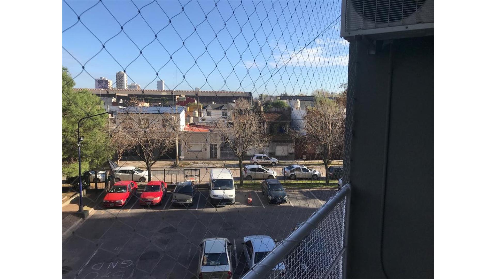 3 AMBIENTES AMPLIO Y EN EXCELENTE ESTADO A METROS DE LA AVDA