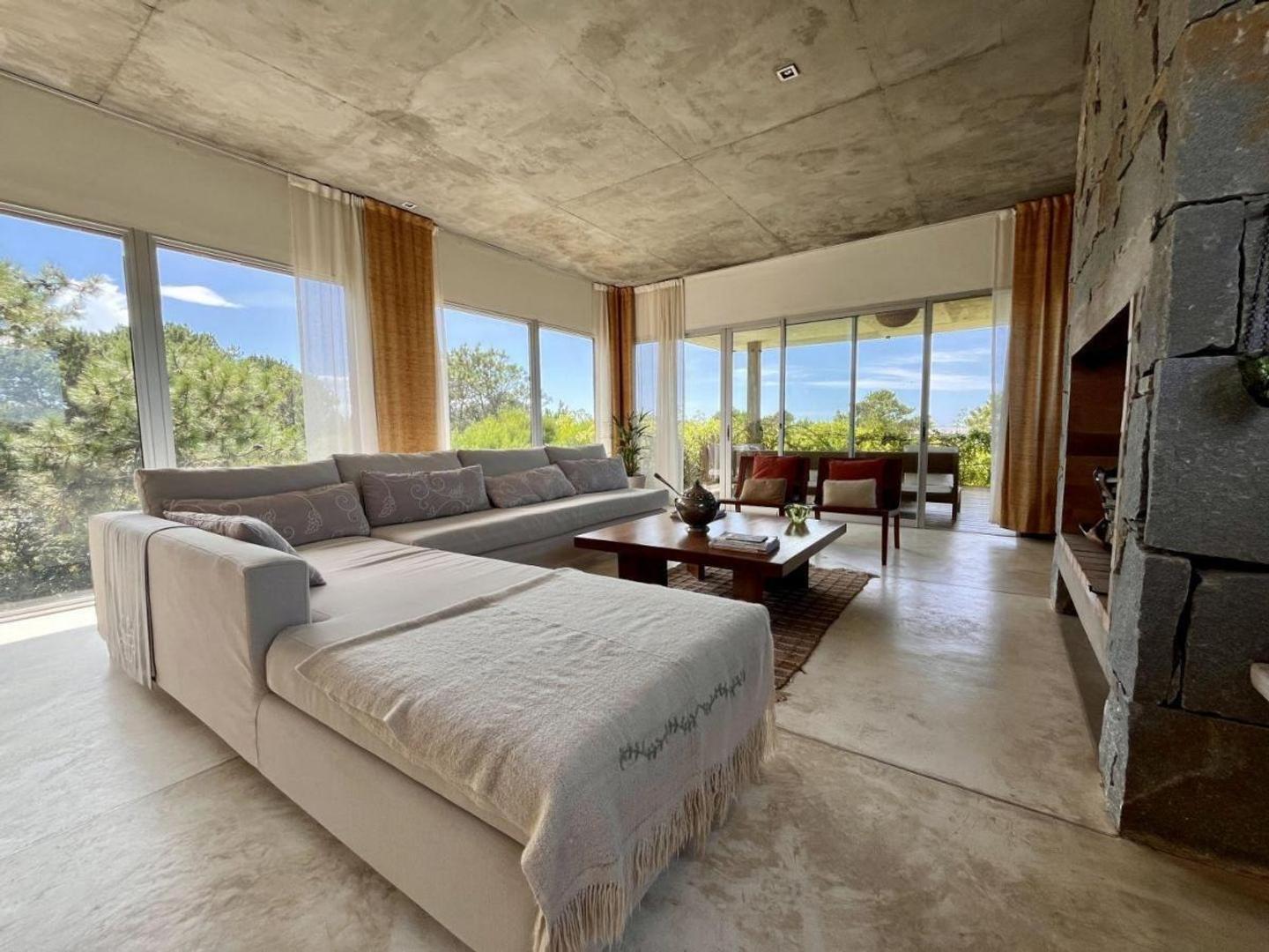 Casa 6 ambientes con 4 baños