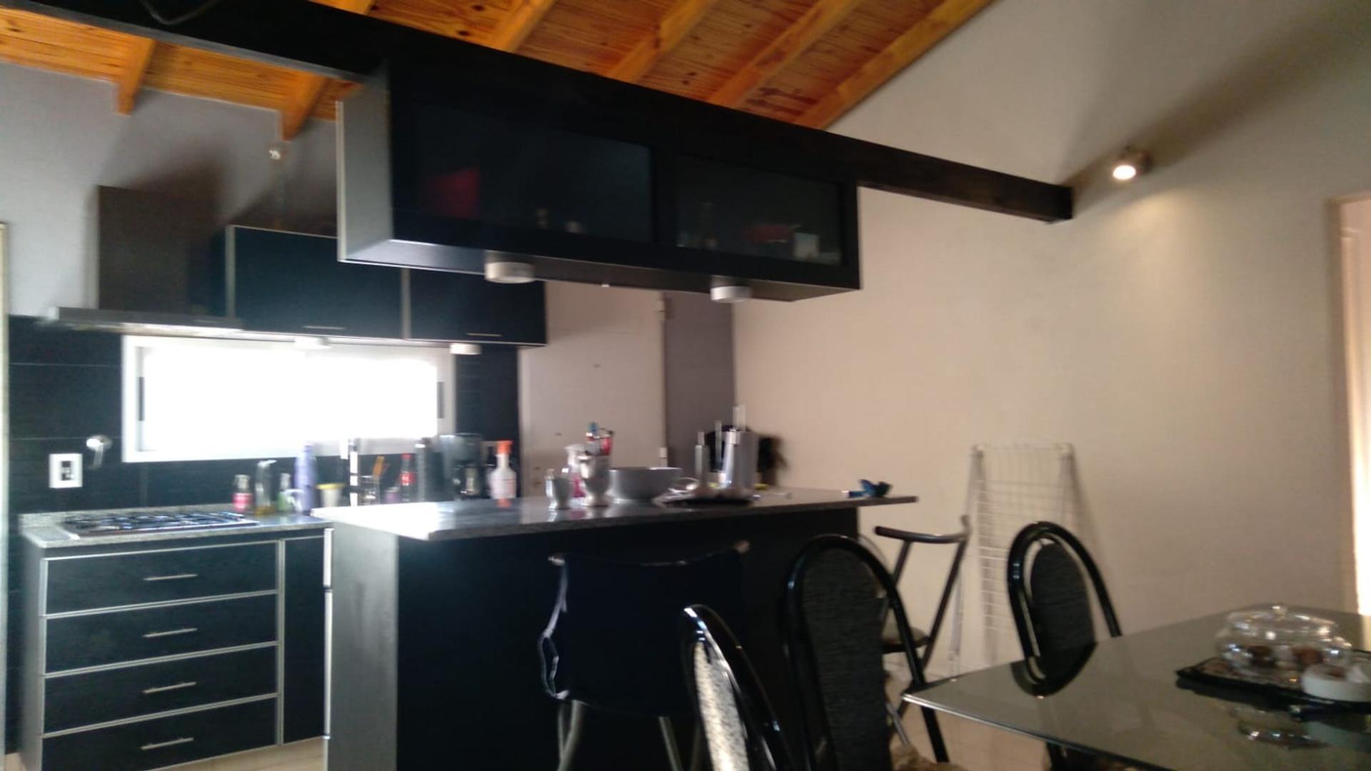 PROPIEDAD MULTIFAMILIAR C/ COCHERA Y PATIO - VILLA BALLESTER