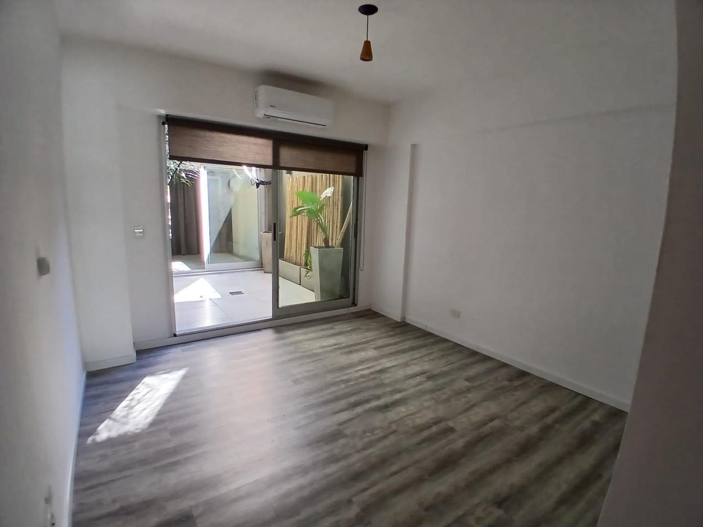 2 AMB. AL FRENTE CON ESCRITORIO EN EDIFICIO MODERNO!