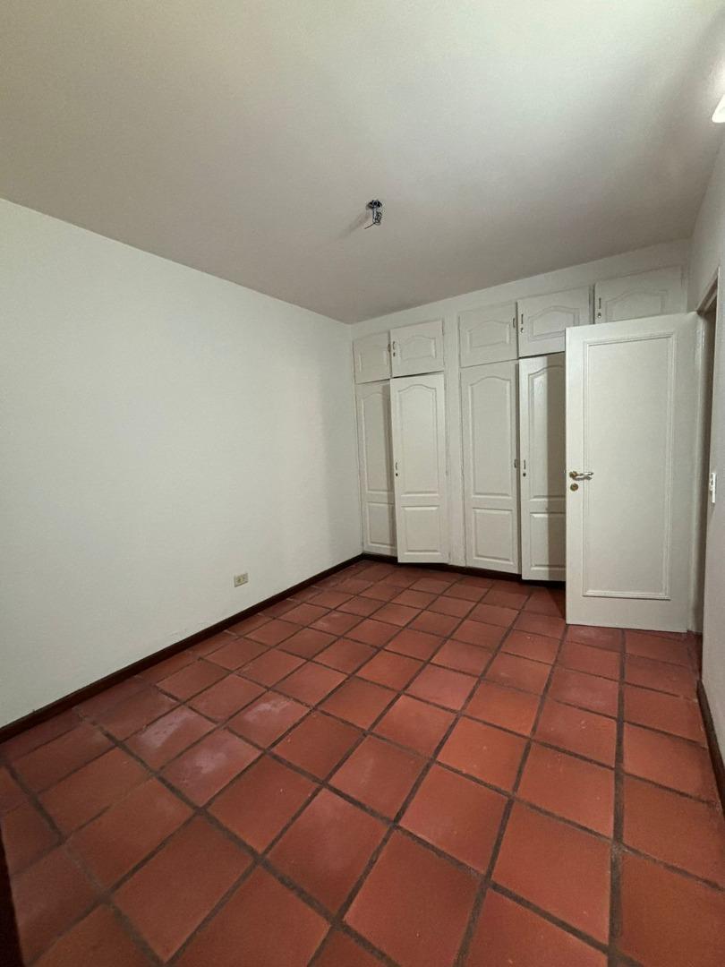 VENDE CASA 3 DORM B° APIPE