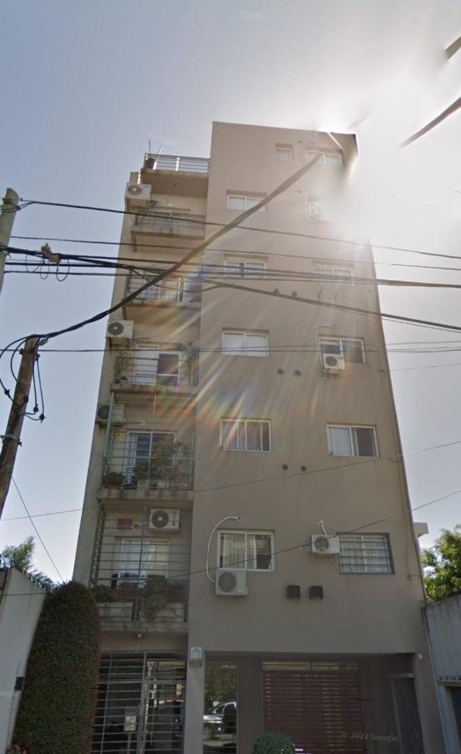 Amplio semipiso de 3 ambientes en Quilmes Centro