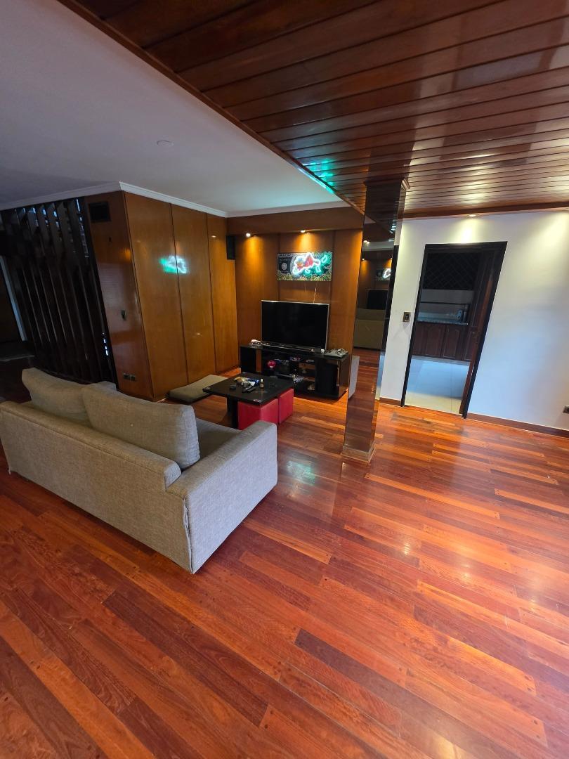 Casa en Venta con 3 cocheras