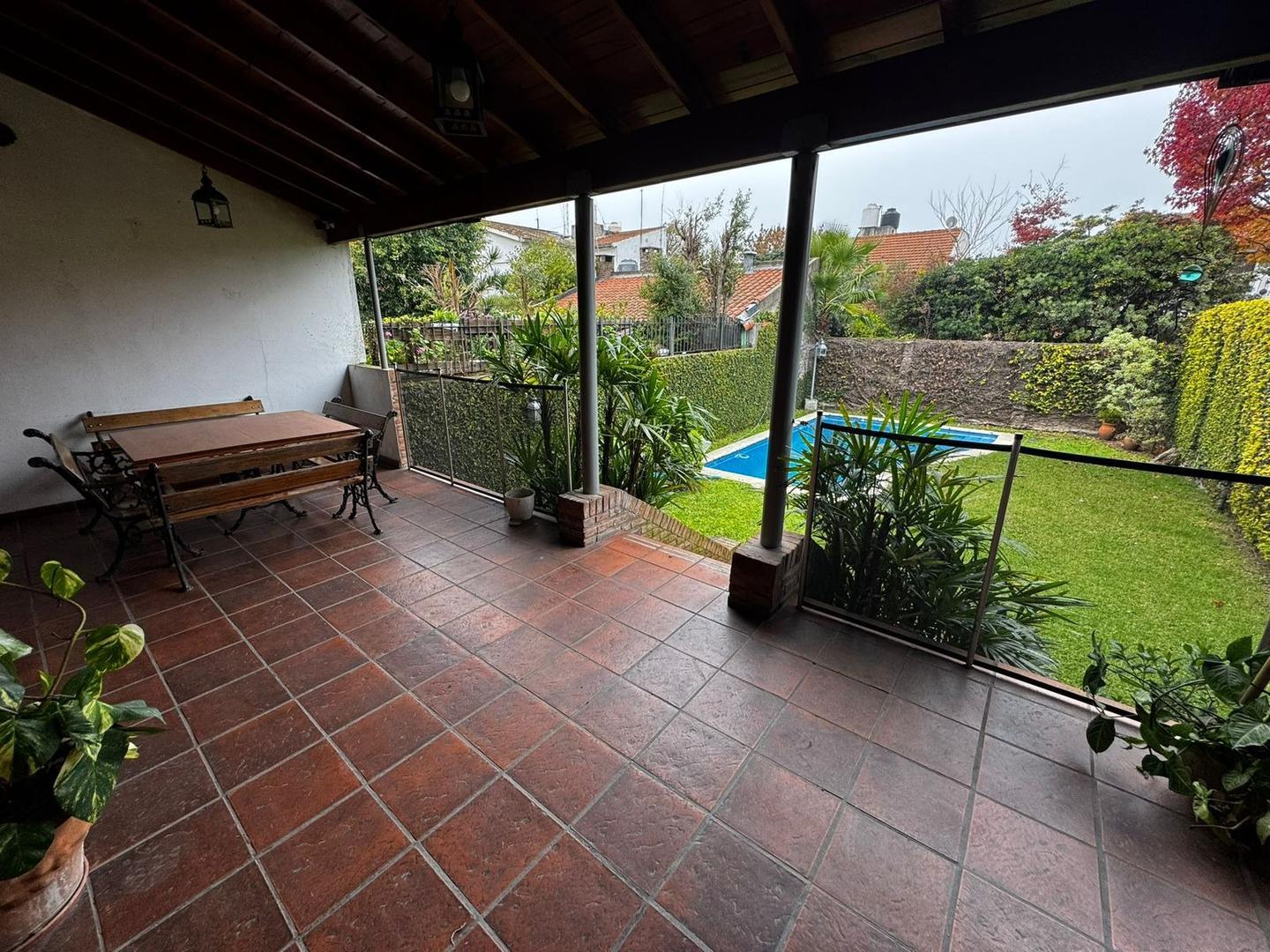 Casa 6 ambientes con 4 baños