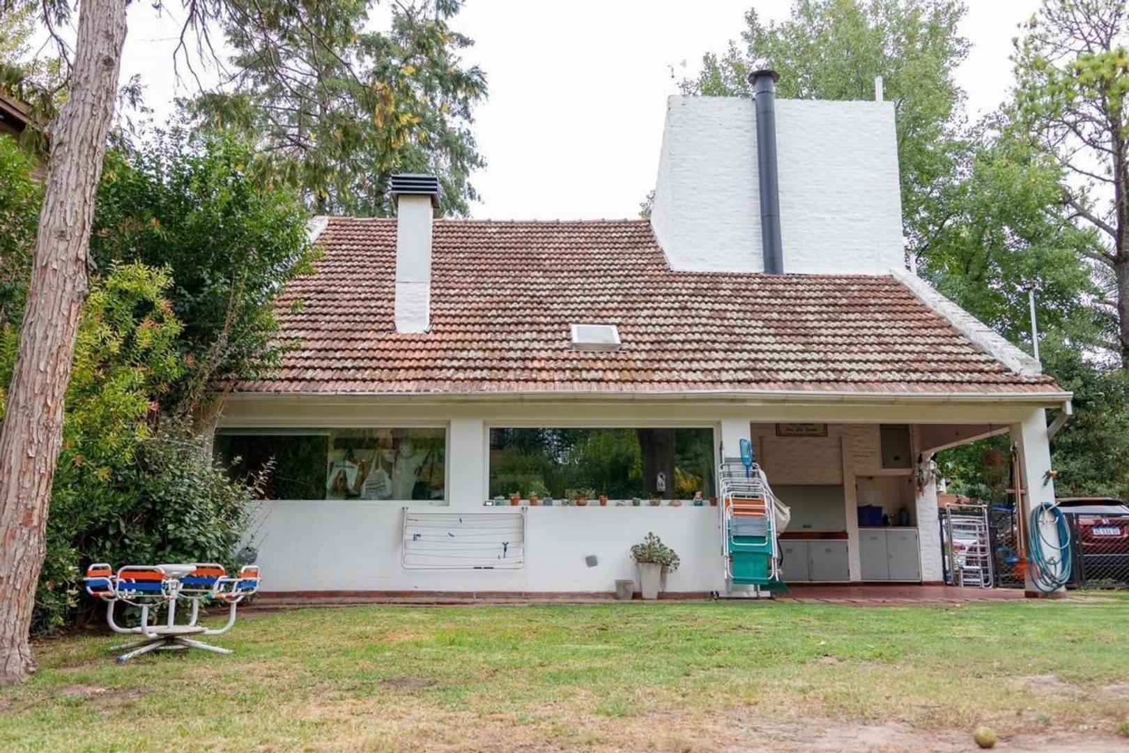 Los Troncos, La Lonja