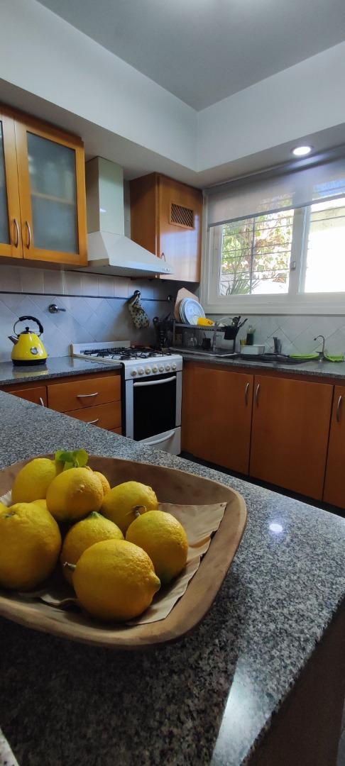 Casa en Venta con 4 cocheras