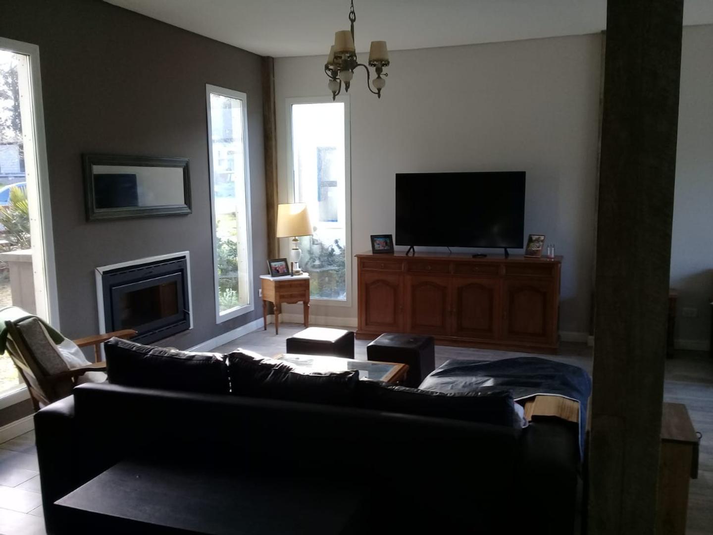 Casa 3 ambientes con 2 baños