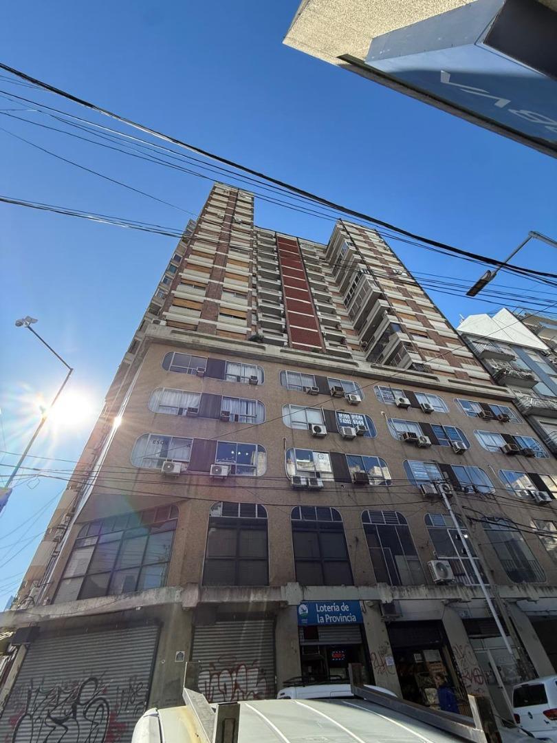 AVELLANEDA CENTRO 2 AMBINETES AL FRENTE MUY LUMINOSO