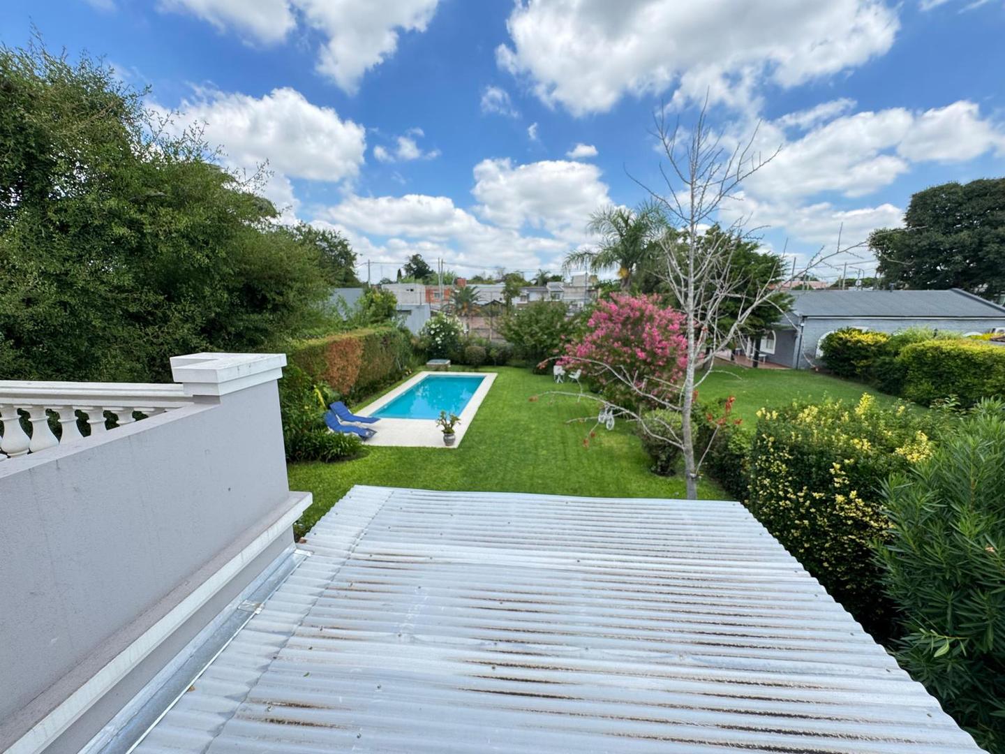 Casa 5 ambientes con 2 baños