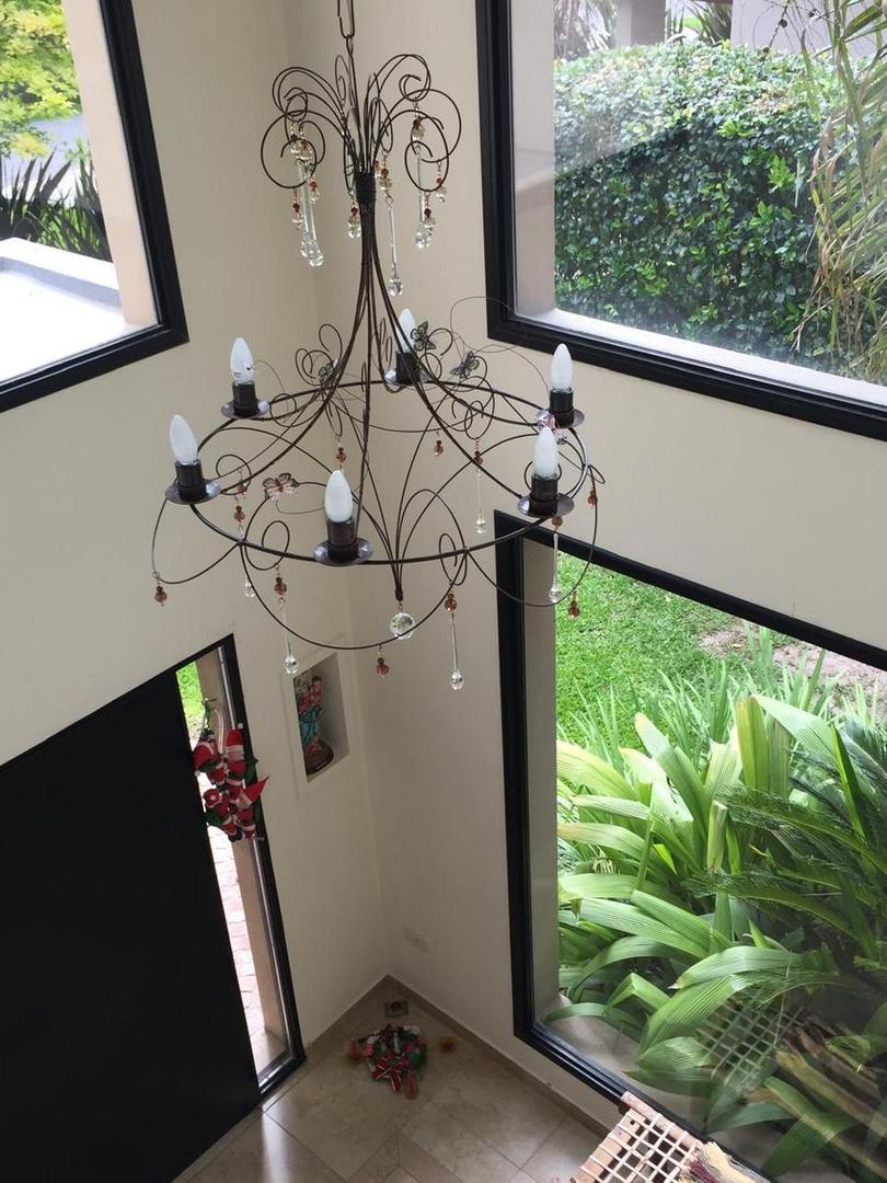 Casa en Venta en La Peregrina, USD 290.000