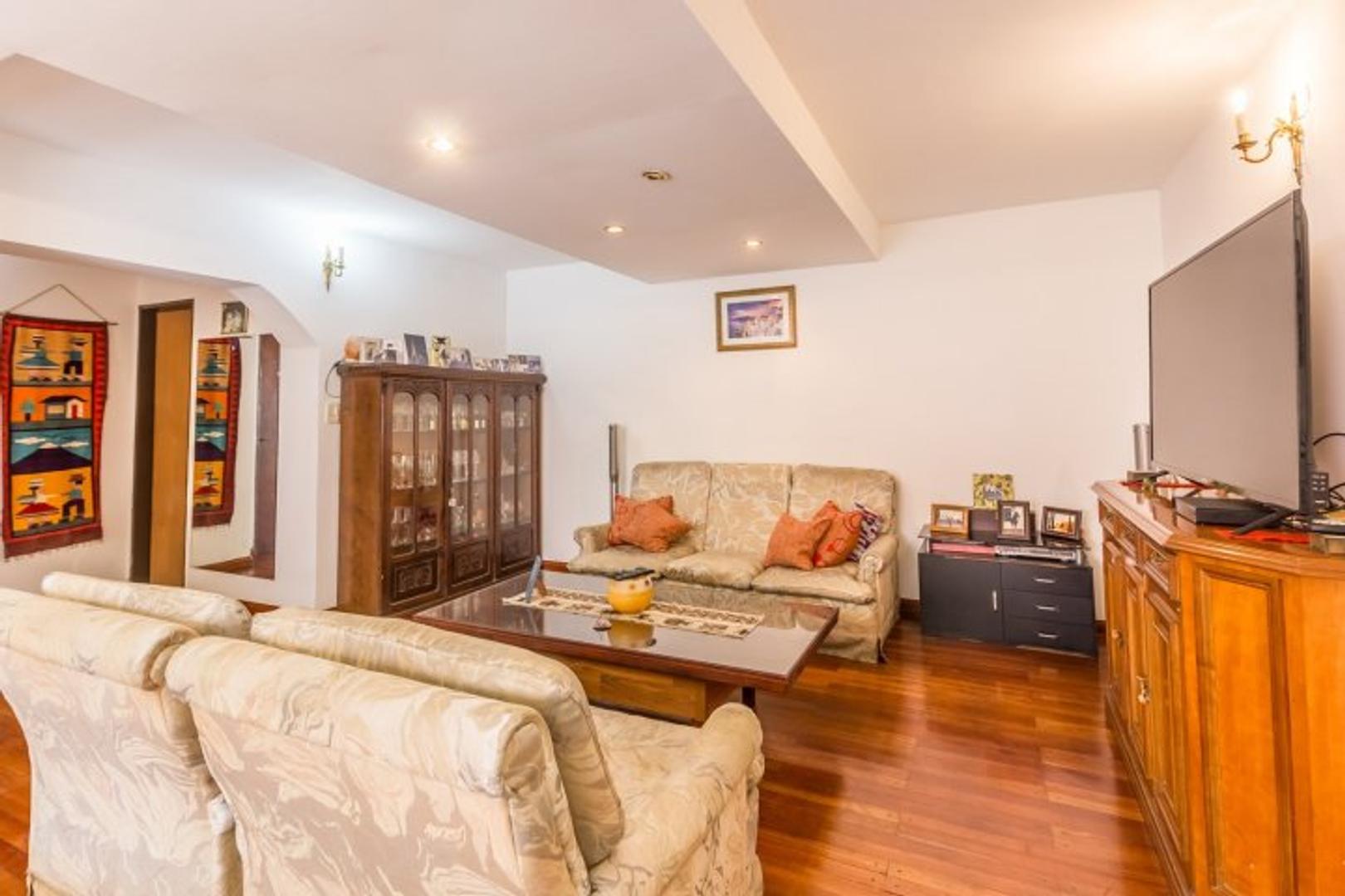 Casa 6 ambientes con 3 baños