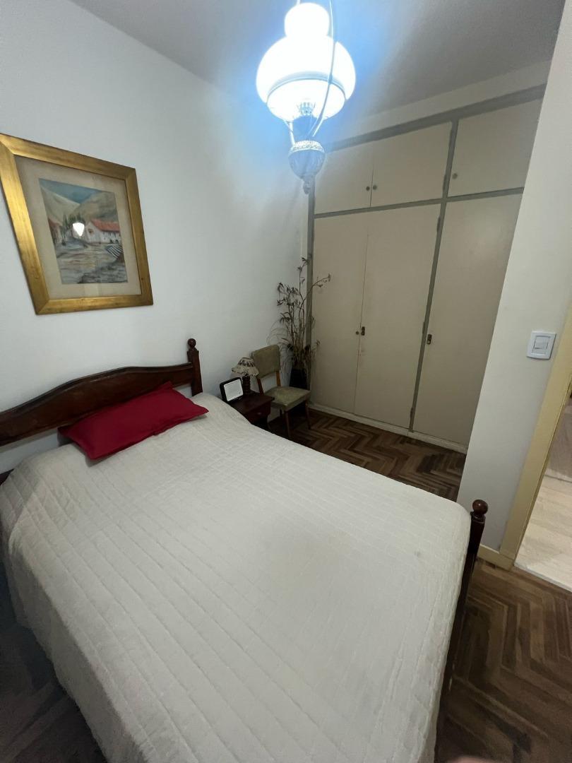 Departamento de 2 ambientes a la calle en Av. Luro