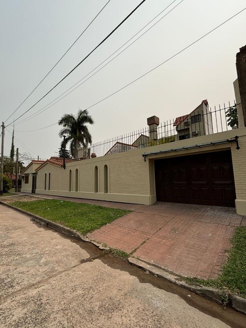 VENDE CASA 3 DORM B° APIPE
