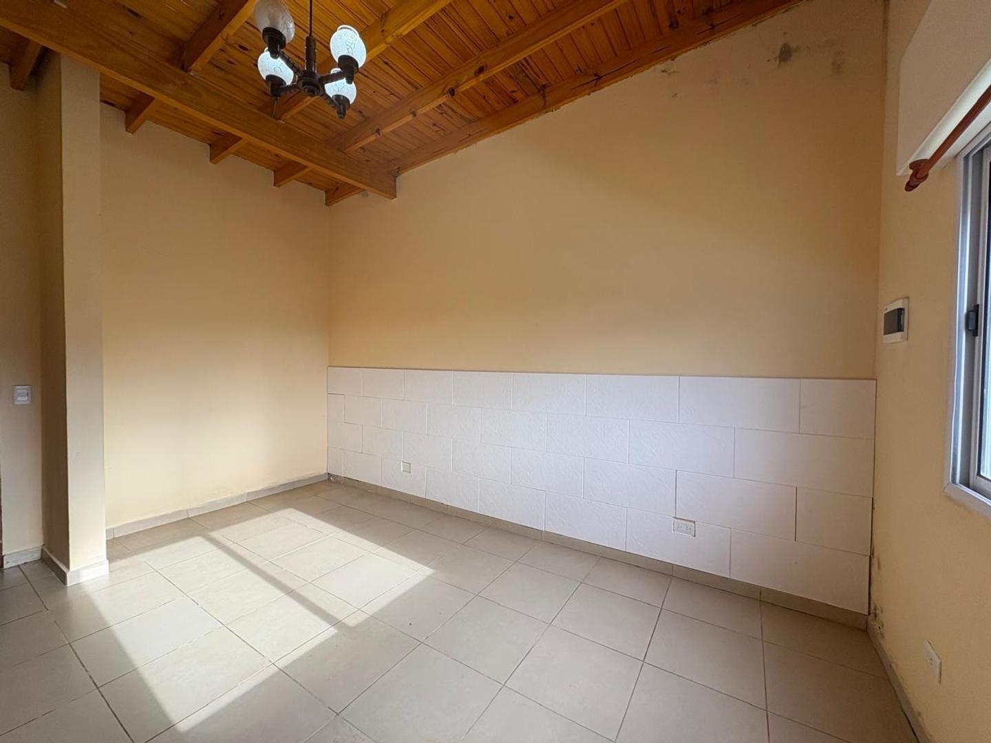 Casa 3 ambientes con 1 baño