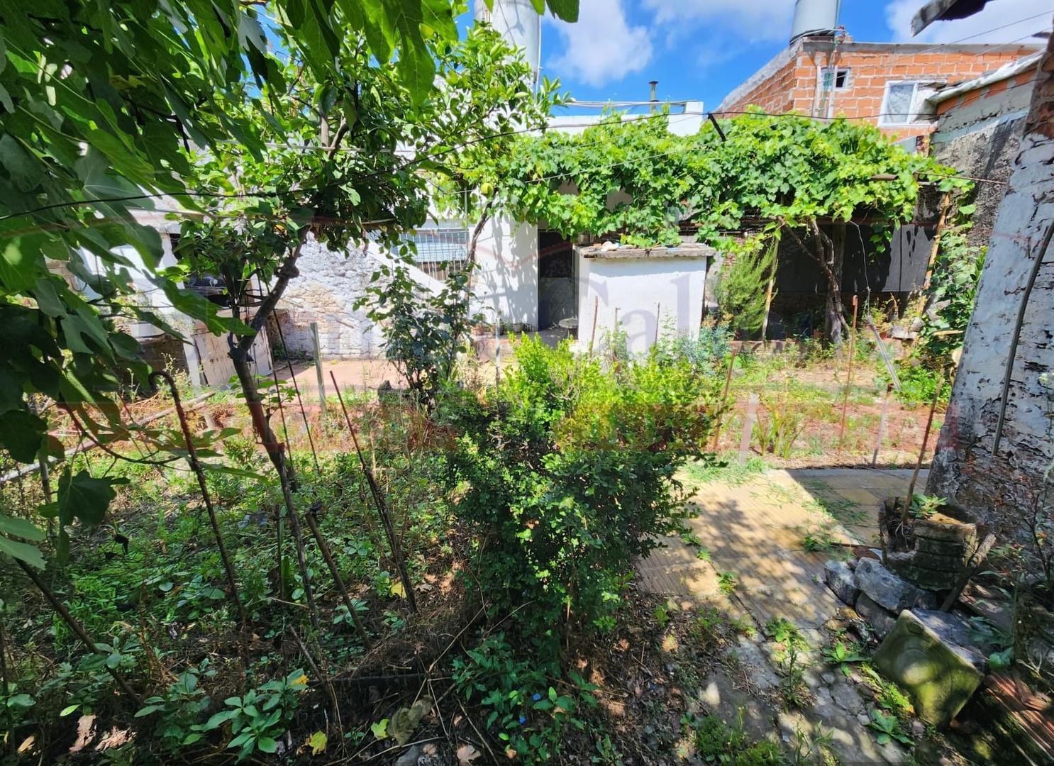 Casa 3 ambientes con 1 baño