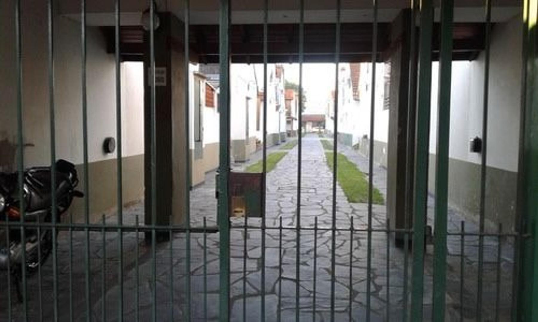 Depto Tipo Casa 2 ambientes con 1 baño