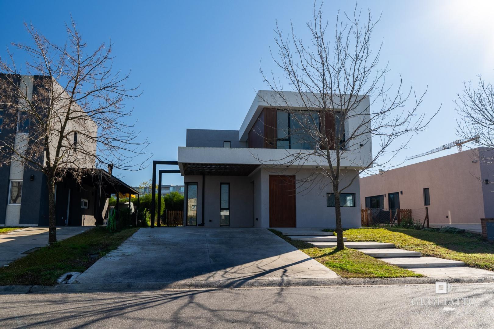 Casa a estrenar con 3 dormitorios + escritorio y piscina